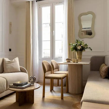Stunning With Ac - Center Of