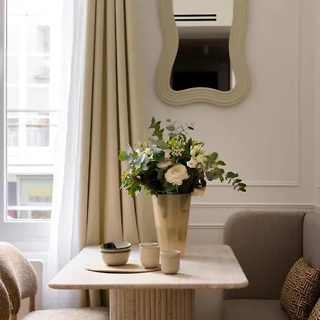Appartamento Stunning With Ac - Center Of Parigi